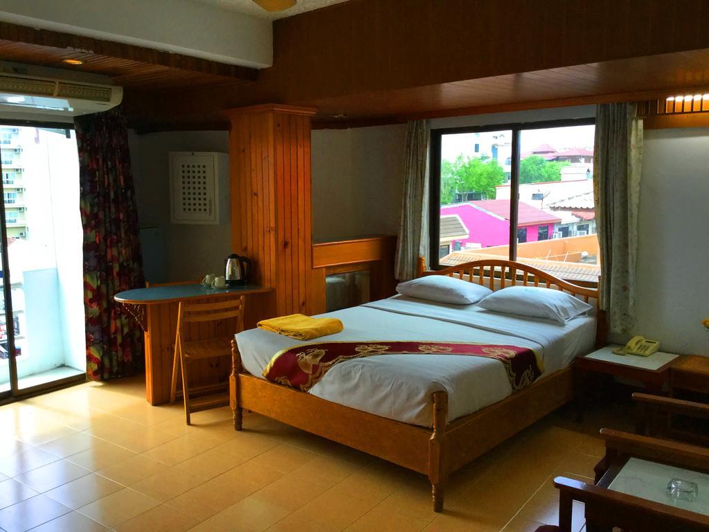 Bliss Mansion Hotel Pattaya Bagian luar foto