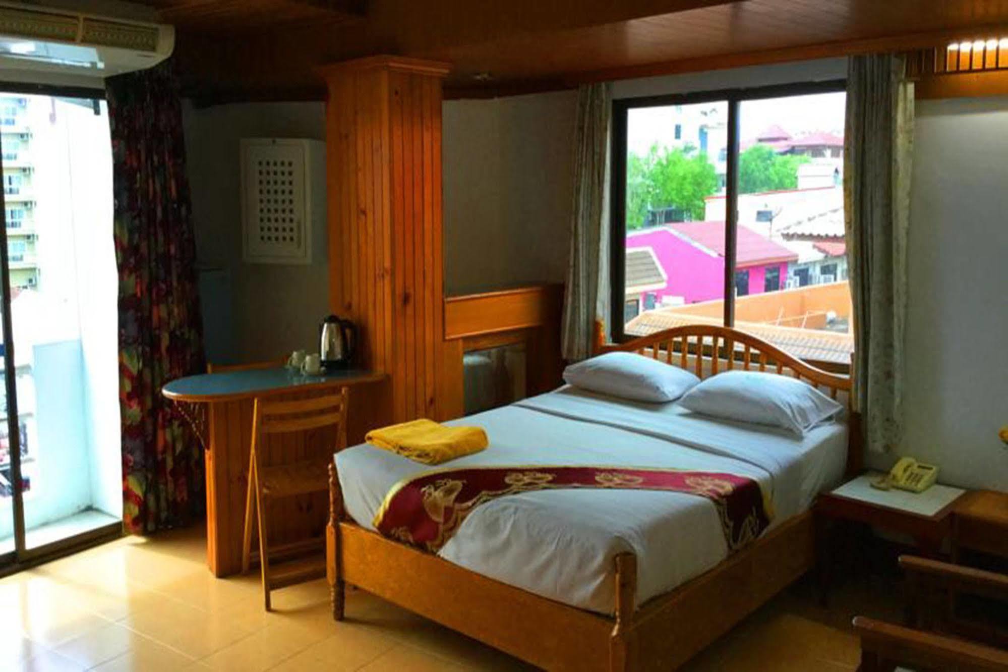 Bliss Mansion Hotel Pattaya Bagian luar foto