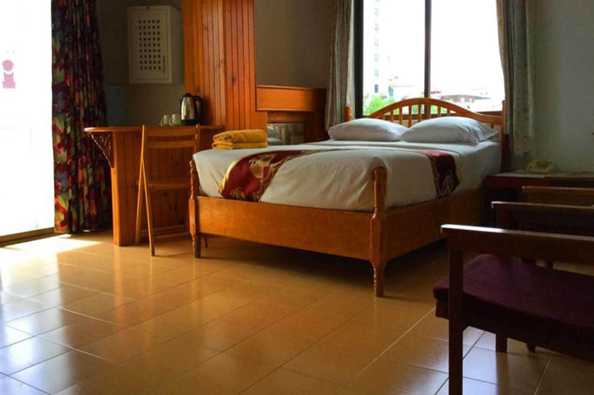 Bliss Mansion Hotel Pattaya Bagian luar foto